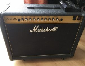 Marshall JCM 900 212 combo