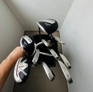 I will sell a complete golf set for a reasonable price