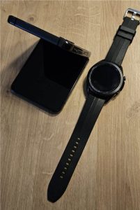 Samsung Galaxy Z Flip 4 Dual SIM 5G + Galaxy Watch3