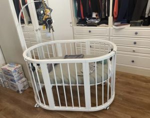 Round-oval stokke design cot