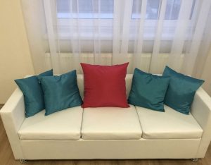 White, three-seater, artificial leather sofa for sale in Győr