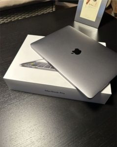 Prodám Macbook Pro 13,2