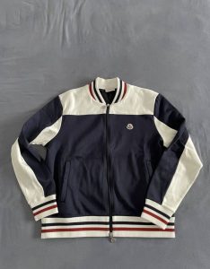 Moncler kardigán XL