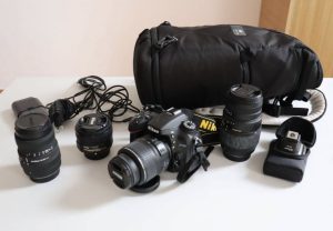 Nikon D7100 váz + objektív szett + kiegészítők