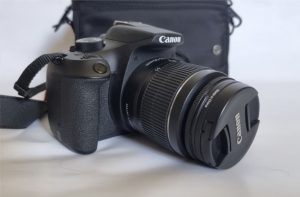 Canon EOS 1300D camera + tripod