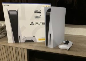 Playstation 5 Disc + dbrand dark plates + 4 hry