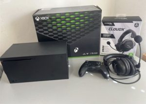 Xbox series X 1TB, controller and headset