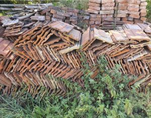 Broken bricks and tiles for sale