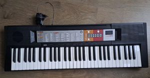 Yamaha PSR F50 electric keys