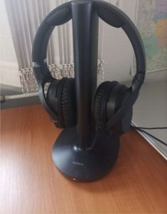 SONY MDR-RF895RK černá / Bezdrátová sluchátka /