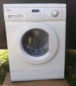 I am selling a fully functional LG automatic washing machine, display