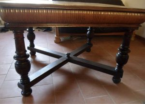 Antique dining table, extendable, historicism.