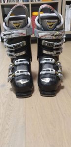 Barely used Nordica 37 ski boots