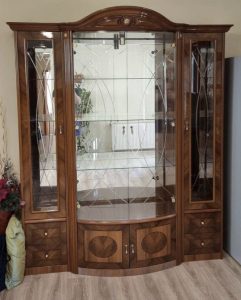 A new Spanish display case with an antique effect and the corresponding furniture