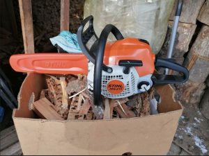 I offer for sale a chainsaw MS 211