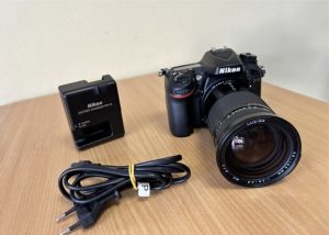 Nikon D7100 digital camera + lens