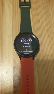 Vérnyomásmérős okosóra Samsung watch 5 pro