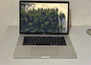 MacBook Pro 2018 15 i7