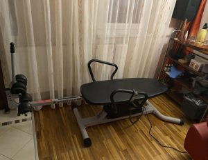 Electric stretching bench