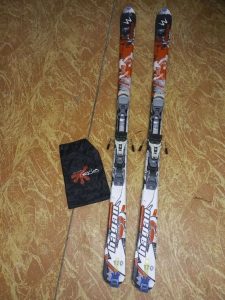 I am selling well-preserved Hagan Wilder Kaise skis