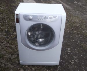 I am selling a fully functional automatic washing machine. display, 1200 rpm