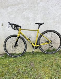 Kellys Soot 30 2 year old gravel M bike