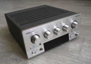 Universum 4097.....Stereo/5.1 kanál Receiver