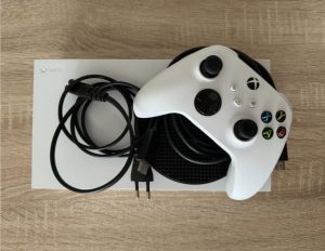 Xbox series s (20 órát használt)