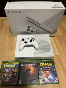 XboX one S + hry