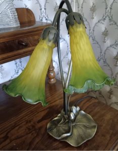 Art Nouveau table lamp with colored lily bulbs