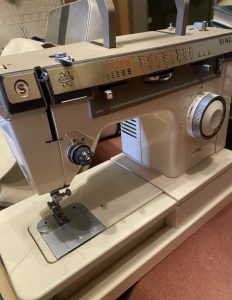 Singer sewing machine for sale