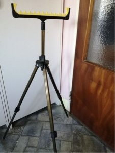 Tripod, stand under current, or for weighing fish