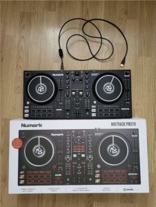 Numark Mixtrack Pro FX