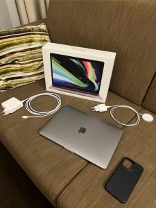 Predám MacBook Pro (13-palcový, M1, 2020) - 799 €