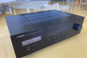 Yamaha R-S201 sztereo receiver, erősítő, 2x100 W fekete, távval