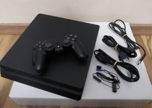 Playstation 4 slim +2tb disc vse v záruce