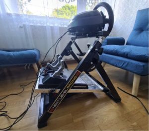 Komplett Thrustmaster autószimulátor + álvány