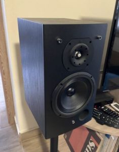 Pair of Triangle Comet 902 speakers