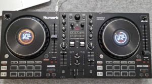 Numark Mixtrack Platinum FX DJ Controller