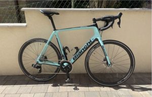 Bianchi Infinito CV Countervail Disc 61-es férfi országúti kerékpár