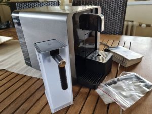 I am selling a Cremesso Caffé Latte Titan Silver coffee machine