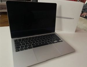 Macbook Air M1 chip 7 magos Gpuval, 256 GB tárhely ezüst