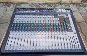 Soundcraft Signature 22 + rack