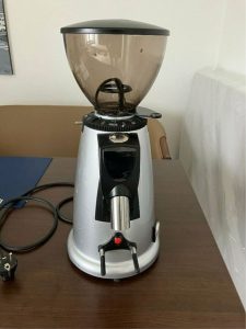 I am selling a coffee grinder - used for 2 months