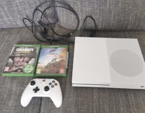 Xbox One S 750GB + CoD WWII + Forza Horizon 4