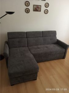 I am selling a sofa