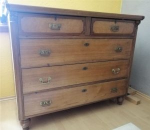 Antique chest of drawers