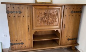 Relief chest of drawers