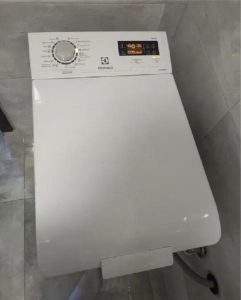 Horem plněná digitální pračka Electrolux 6kg