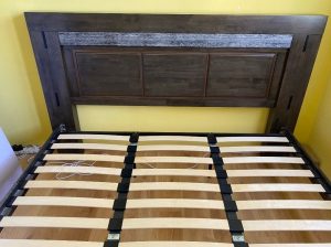 Bed with built-in slats (solid)